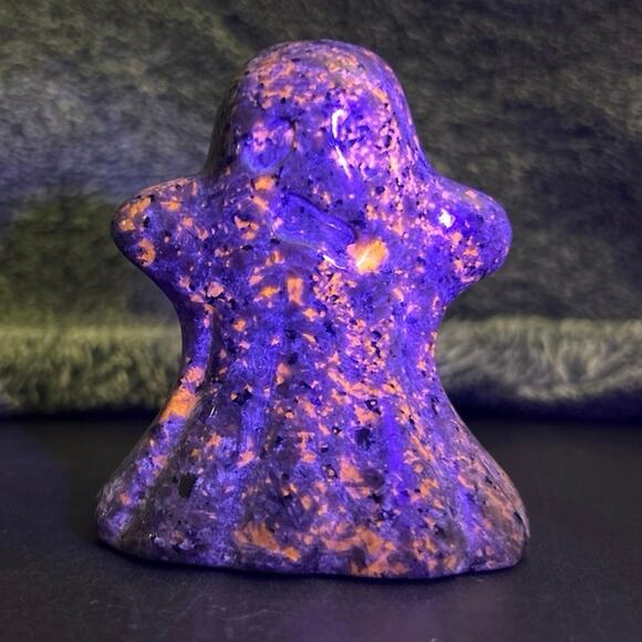 Small Yooperlite Ghost Carving UV Reactive - Picture 1 of 7